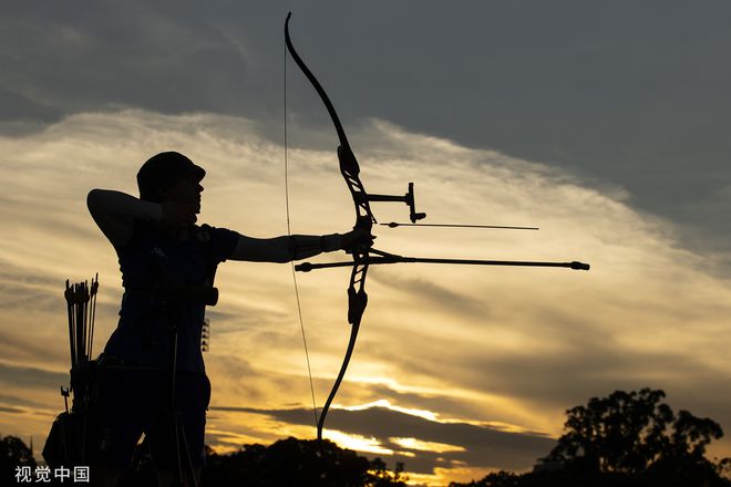 包含捷克队备战爱沙尼亚队，力拼胜利的词条