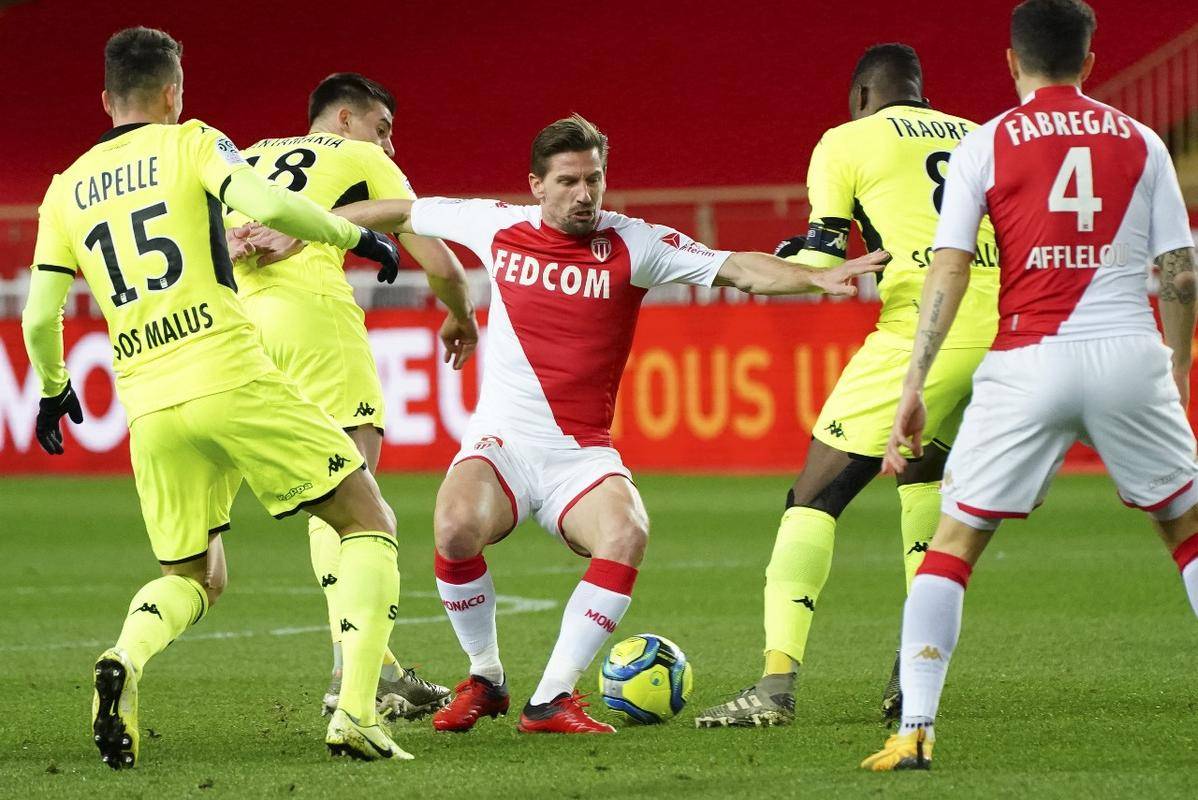 包含摩纳哥获得重要胜利，冲击联赛前列的词条