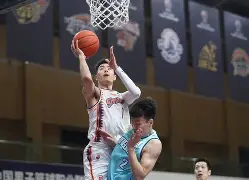 VAR判罚再引争议，本泽马对阵维尼修斯裁判判点引发巨大争议的简单介绍