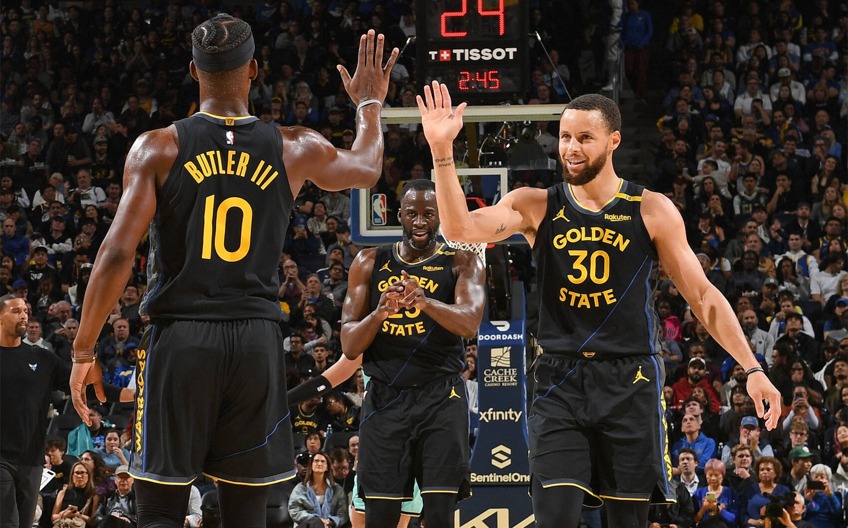 湖人复出首战，库里状态火爆，球队未来可期成为焦点！