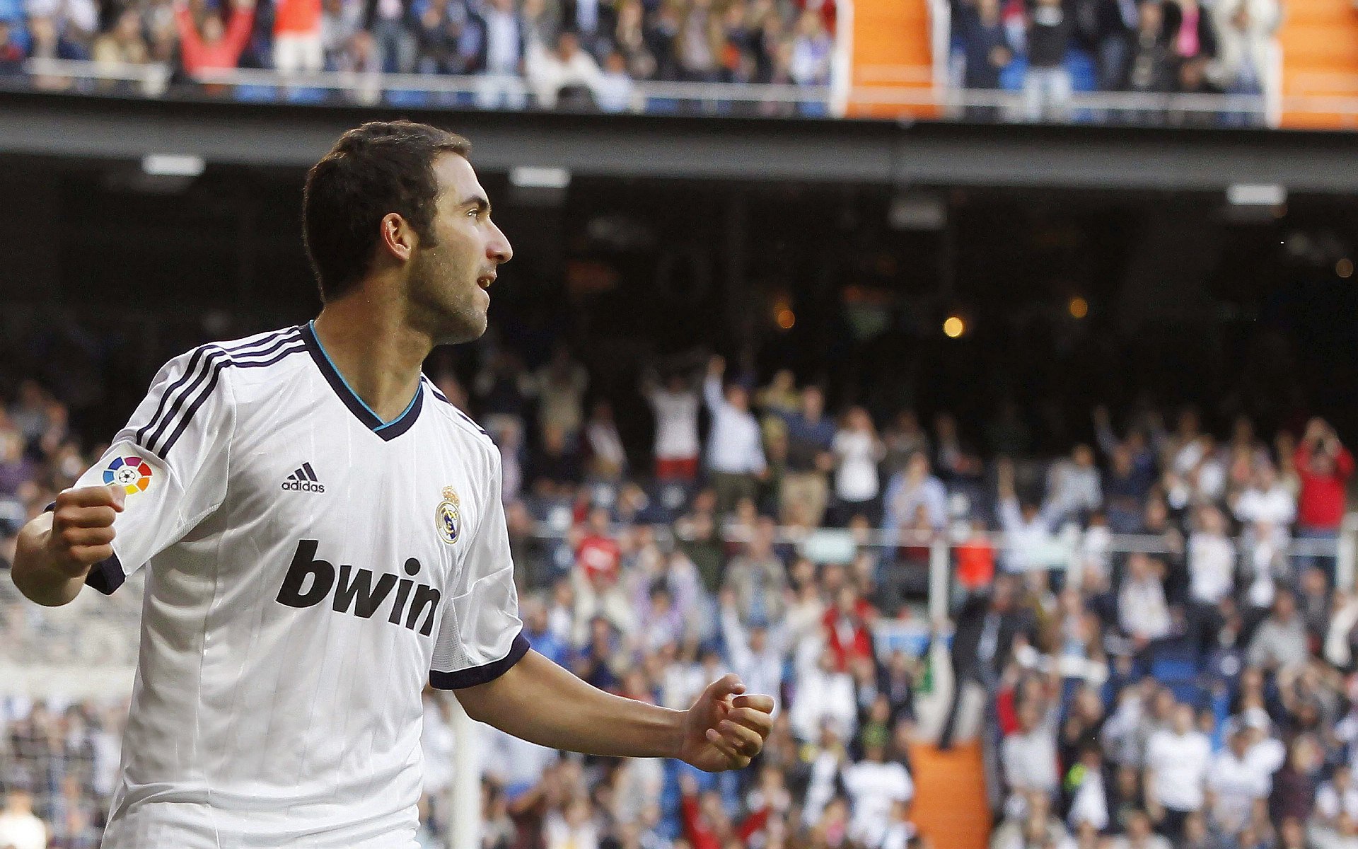 穆古鲁扎在切尔西比赛中反败为胜，战术调整引发热议！再创辉煌时刻